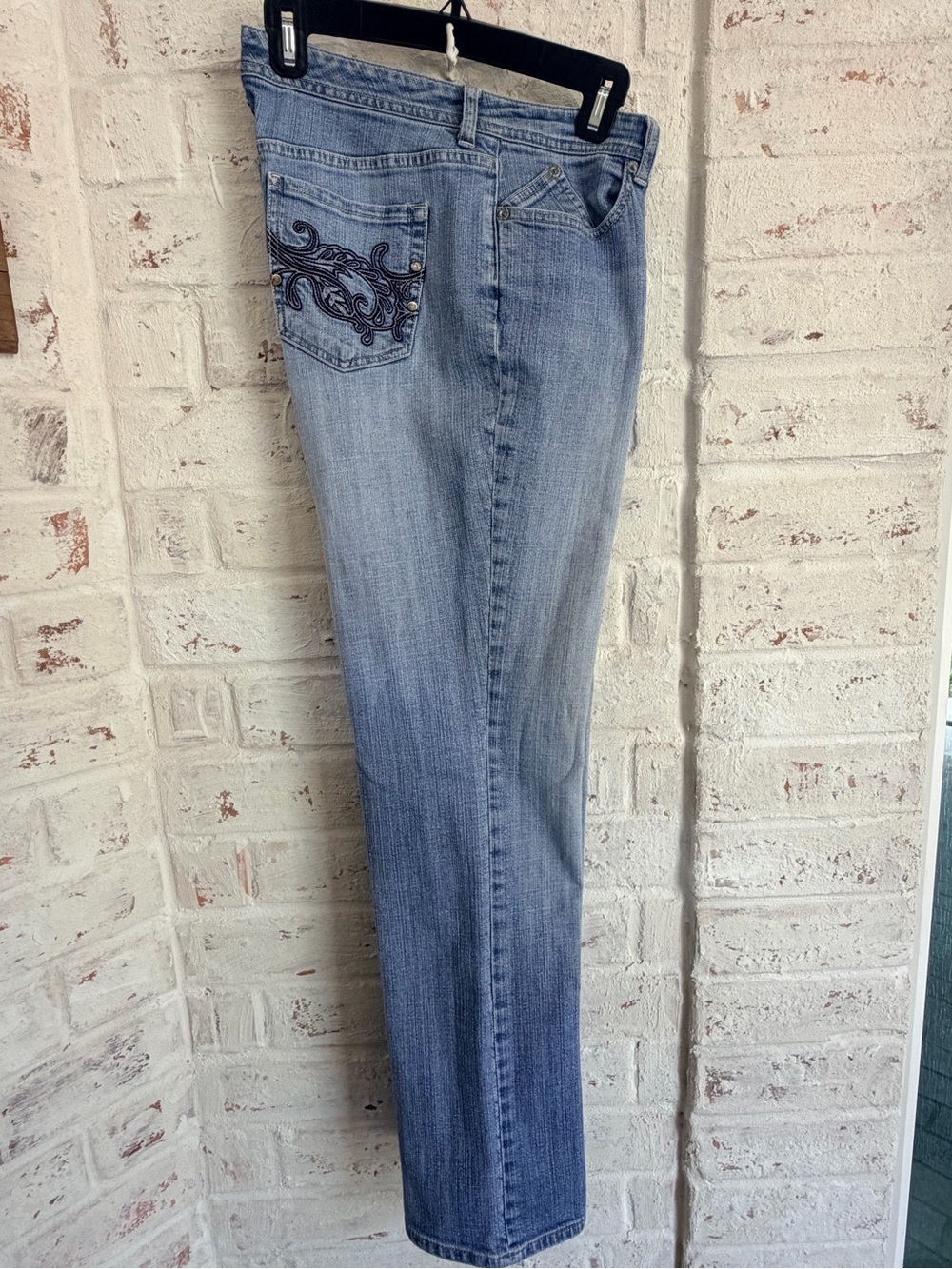 Chico’s Platinum Radiant Jeans Women’s Size 2 Embroidered Pocket Stretch Denim